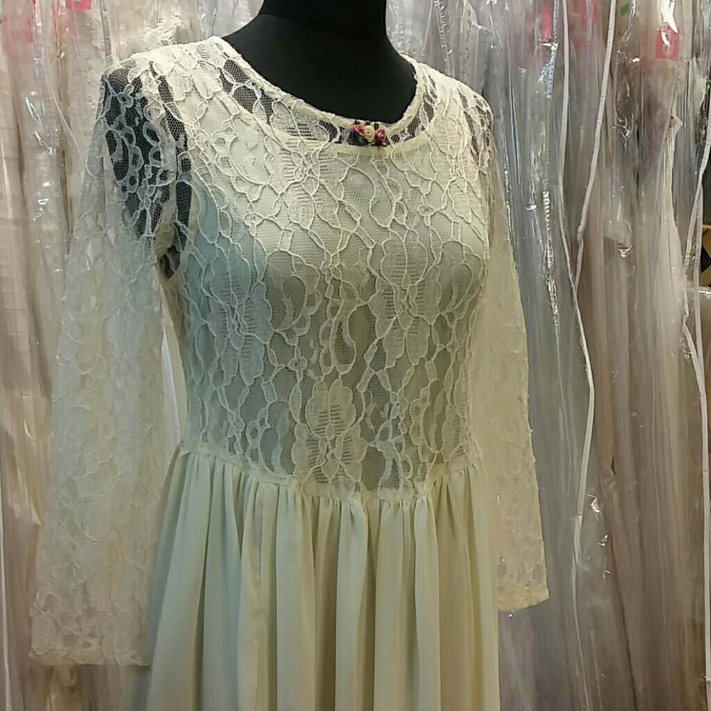 Ivory Cream Dress - Picture 4 of 5